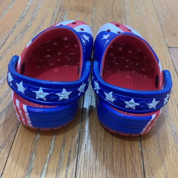 Boys Crocs American Flag Size 7 GUC - Picture 3 of 7